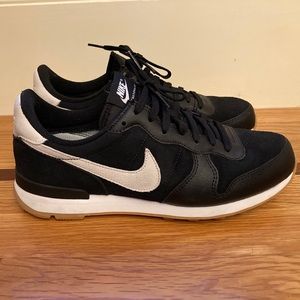 Nike internationalist size 9